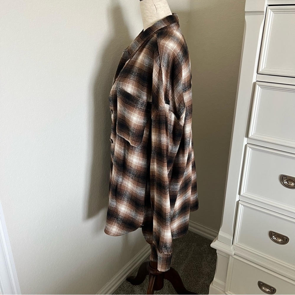 NWT Hollister Plaid Shacket - Picture 5 of 8